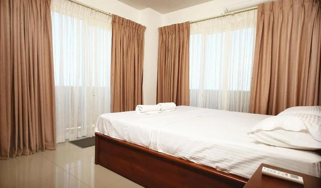A1 Apartments At Ocean Breeze Residency Negombo 0*,